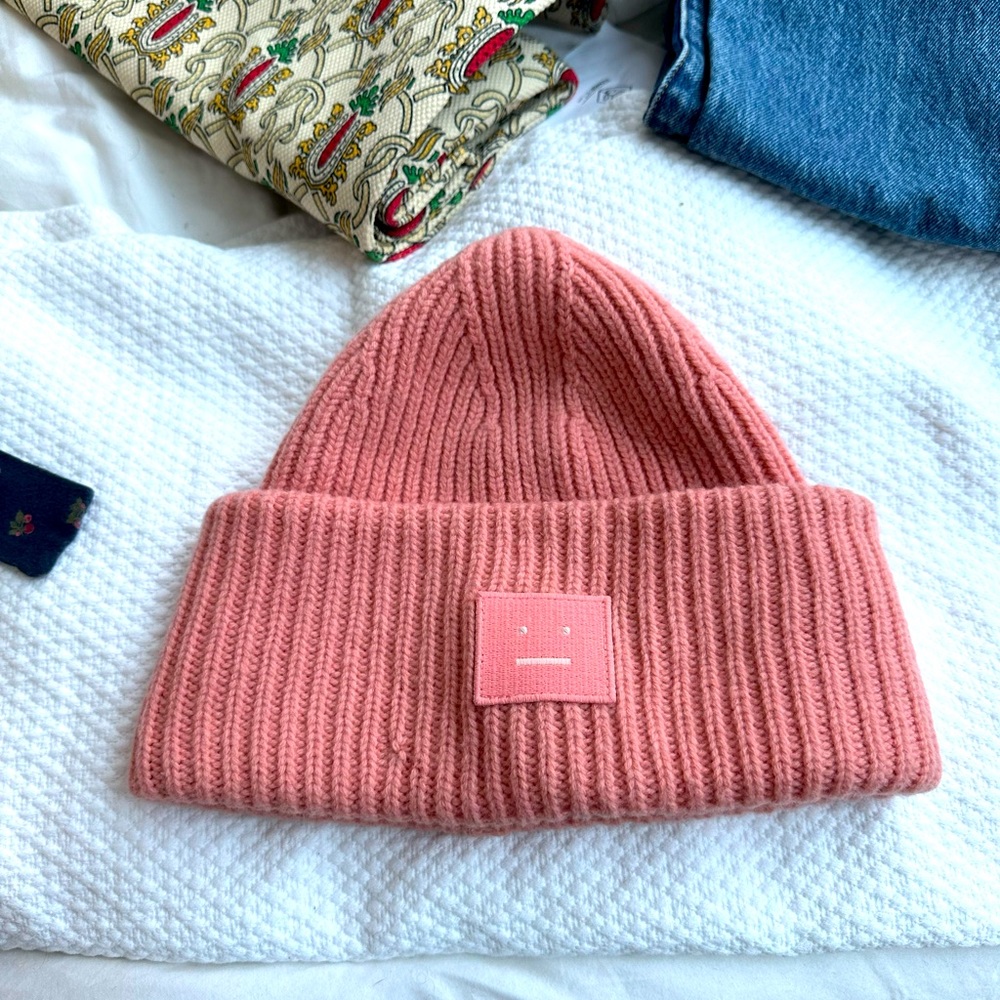 Acne pink hat